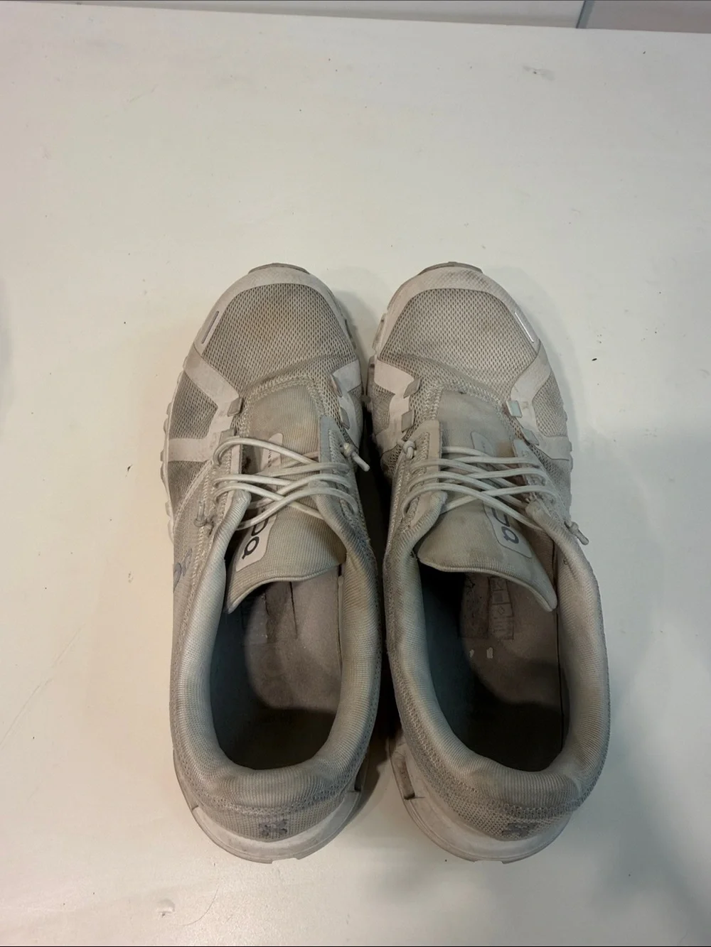 Used On Running women’s Athletic Sneakers - Light Gray sz 8.5 Onclouds